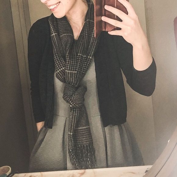 LOFT Accessories - Adorable gray tone Scarf!